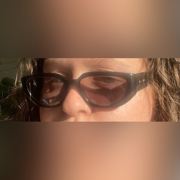 Vogue x Hailey Bieber sunglasses - Picture 6 of 6